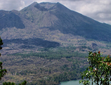 Danzas Barong y volcán Batur en Kintamani