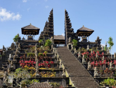 Templo Besakih y Goa Lawah en Bali