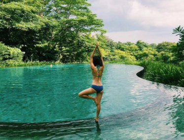 Sesión de yoga de bienvenida en Capella Singapore