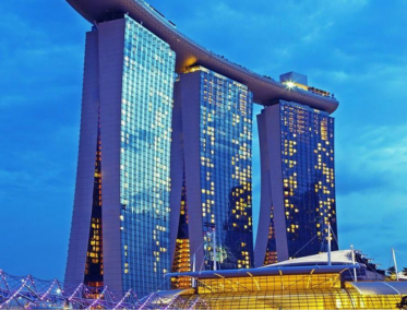 Meditación junto al agua en Marina Bay