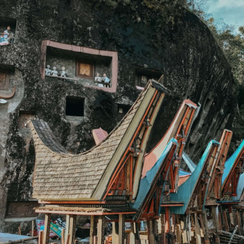  Vuelo a Sulawesi y ruta por carretera hacia el místico Reino de los Toraja.