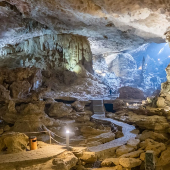 Bahía de Halong – Hanoi – Vuelo a Hue