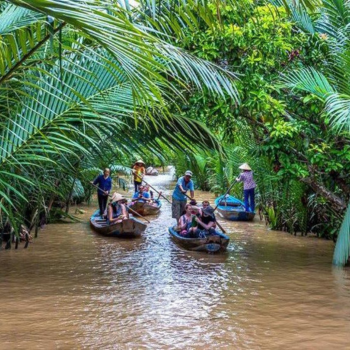 Inmersión en el Delta del Mekong: barcas de remos y vuelo al paraíso de Nha Trang.