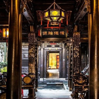 Descubrimiento del casco antiguo de Hoi An y tarde de playa o mercado.