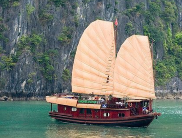 Bahía de Halong y crucero tradicional